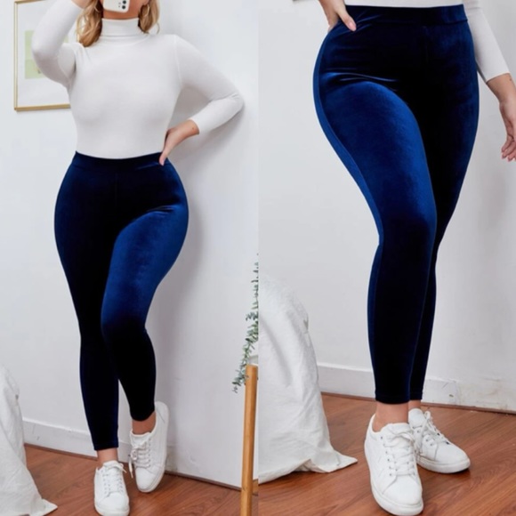 Plus size luxe holiday velvet leggings - Picture 3 of 10